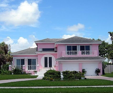 2000s House, Pink 2000s, House Shifting, Pink House, Princess House, Mansions Homes, Cute House, Barbie Dream House, Pink Houses