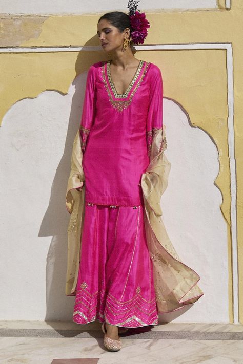 Shop for these amazing collections of Pink Silk Placement Embroidery Cutdana V Neck Kurta And Sharara Set For Women by Rajiramniq online at Aza Fashions. Kurta And Sharara Set, Suits For Women Indian, V Neck Kurta, Kurta And Sharara, Trendy Outfits Indian, Casual Indian Fashion, Indian Dresses Traditional, Traditional Indian Outfits, Kurta Designs Women