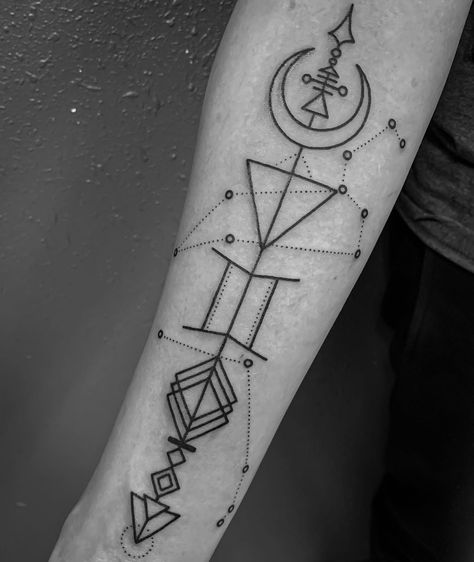 First tattoo for Dexter. Gemini zodiac arrow with Leo and Aries constellations ✨ thank you so much for the trust and... Gemini Arrow Tattoo, Zodiac Sign Tattoos Gemini, Zodiac Gemini Tattoo, Gemini Tattoo Ideas Unique, Geometric Gemini Tattoo, Gemini Tattoo Designs Unique, Tattoos Gemini, Leo And Aries, Tattoo Balance