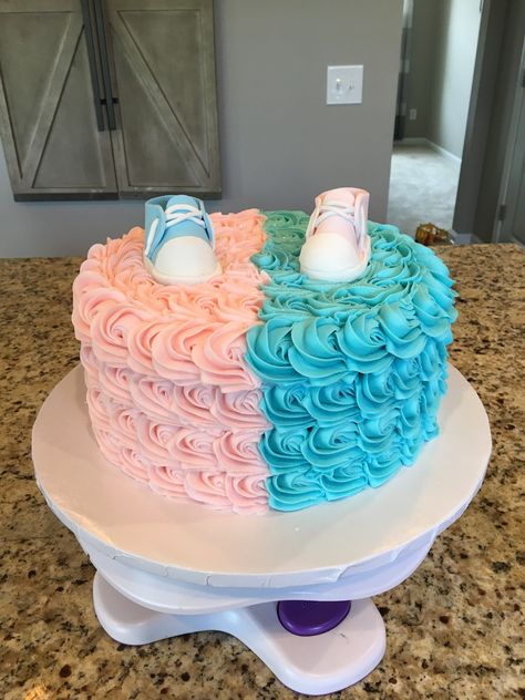 Pink & blue baby shower cake Baby Shower Cake Designs Pink And Blue, Pink And Blue Baby Shower Decorations, Blue Baby Shower Cake, Blue Baby Shower Decorations, Baby Shower Cake Designs, Pink Baby Shower Cake, Cakes Design, Pastel Baby Shower, Baby Shower Deco