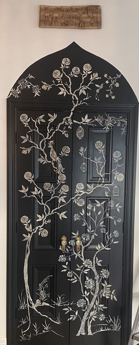 Stencil Closet Doors, Above Door Art, Mural Closet Door, Hand Painted Doors Ideas, Painting Bedroom Doors Black, Bathroom Door Mural, Mural Door Painted, Stencil Around Doorway, Wallpaper On Doors Panels