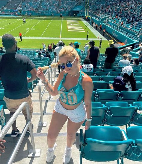 Miami Dolphins Game Day Outfit, Miami Dolphins Outfit Woman, Miami Dolphins Outfit, Game Day Outfit, Nfl Outfits, Nfl Games, Gameday Outfit, Day Outfit, Miami Dolphins