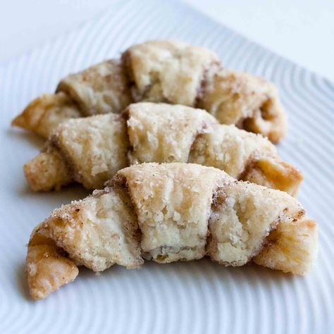 Butterhorn recipe exactly like my Nana's! Italian Baked Goods, Nut Horns, Butterhorns Recipe, 60 Cookies, Butter Horns, Nut Rolls, Italian Cookie Recipes, Cake Mug, Crescent Roll