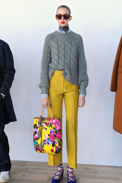 J Crew Fall, Tamara Mellon, Yellow Pants, Cooler Look, Looks Street Style, Orange Fashion, 가을 패션, Colourful Outfits, Fall 2016