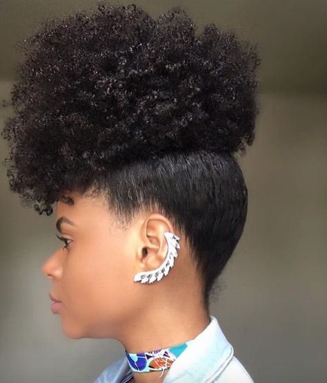 Gorgeous Updos, Cabello Afro Natural, Twisted Hair, Mode Tips, Short Afro, Natural Hair Twists, Pelo Afro, Natural Hair Updo, Braided Hairstyles Updo