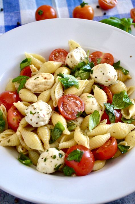 Best Caprese Pasta Salad: Classic Flavor, Simple Recipe Pasta Salad Classic, Caprese Orzo Pasta Salad, Pasta Salad Caprese, Pasta Salad Picnic, Caprese Basil Pasta Salad, Creamy Picnic Pasta Salad, Salad Guide, Recovery Meals, Caprese Pasta Salad Recipes