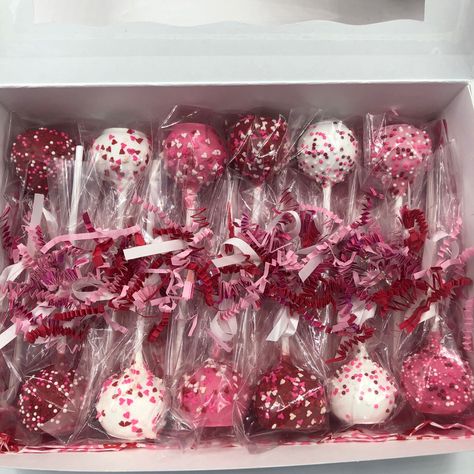 Valentine’s Day Treats For Boyfriend, Valentine’s Day Bake Sale, Valentines Bake Sale Ideas, Valentines Cake Pops, Cake Pop Valentines Day Ideas, Valentine’s Day Cakepops, Cake Pop For Valentines Day, Valentine’s Day Cake Pops Recipe, Cake Pop Boxes