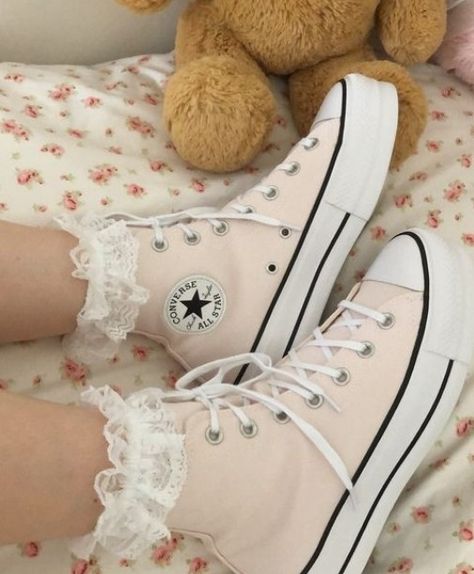 Converse Aesthetic, Cute Converse, Chuck Taylor All Star Lift, Dr Shoes, Pink Converse, Girly Shoes, Aesthetic Shoes, Swag Shoes, Pretty Shoes