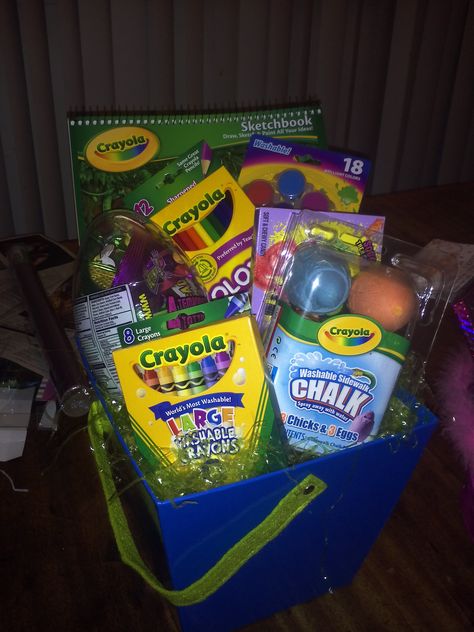 #LuckyCloverContest   Crayola Themed gift basket...Kids basket!! Raffle Gifts, Benefit Ideas, Basket Raffle, Auction Gift Basket Ideas, Dollar Store Gifts, Fundraiser Baskets, Theme Baskets, Silent Auction Baskets, Auction Basket