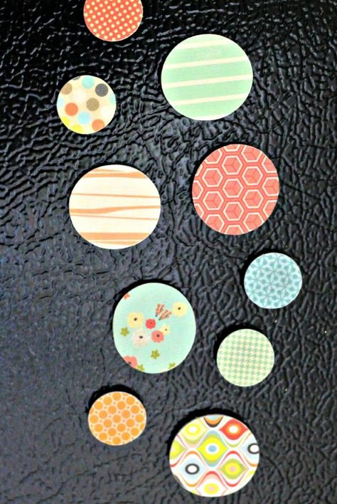 Wood Disc Magnets using Scrapbook Paper Modge Podge On Wood, Wood Discs Crafts, Scrapbook Paper Organization, Party Crafts, Wood Disc, Quick Crafts, Craft Stash, Modge Podge, Wood Crafts Diy