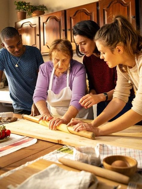 This 84-Year-Old Grandmother Is Teaching Pasta Making Classes Straight From Italy Five Cheese Ziti, Easy Chicken Tetrazzini, Pasta Making Class, Skillet Lasagna, David Chang, Skillet Pasta, Pasta Making, Make Pasta, Homemade Ravioli