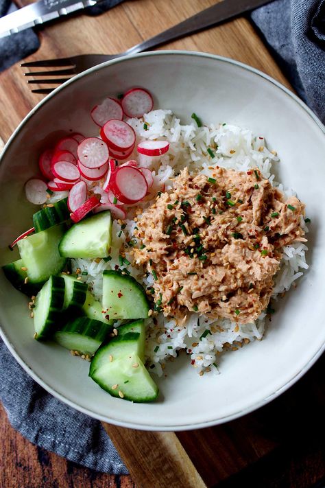 Spicy Tuna Rice Bowl, Tuna Aesthetic, Spicy Tuna Bowl, Tuna Rice Bowl, Sandwich Cafe, Tuna Bowl, Gluten Free Dairy Free Dinner, Tuna Rice, Chili Rice