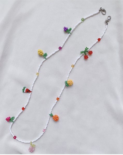 Fruit Necklace Beads, Fruit Beaded Necklace, Fruit Beaded Bracelet, Fruit Bead Bracelet, Jewelry With Wire, Beaded Fruit, Diy Beaded Rings, Idee Cricut, Bracelet Craft Diy