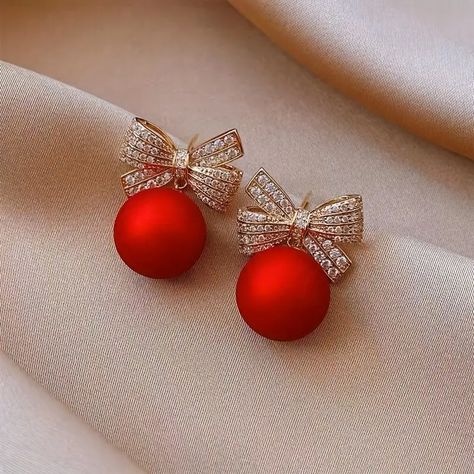 Handmade Pearl Jewelry, Pearl Earrings Designs, Red Pear, Shiny Jewelry, Classy Earrings, Knot Stud Earrings, Knot Studs, Jewelry Mirror, Chic Gifts