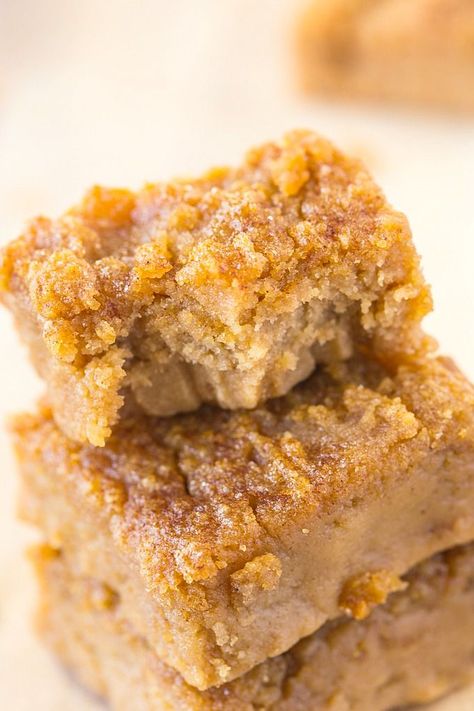 Healthy Four Ingredient Flourless Apple Pie Blondies recipe- A quick, easy and delicious recipe with 4 ingredients- NO white flour, white sugar, butter or oil! {vegan, gluten free, refined sugar free and paleo} Apple Blondies, High Protein Desserts, Healthy Sweet Snacks, Blondies Recipe, Paleo Vegan, Apple Desserts, White Flour, Paleo Dessert, Healthy Sweets