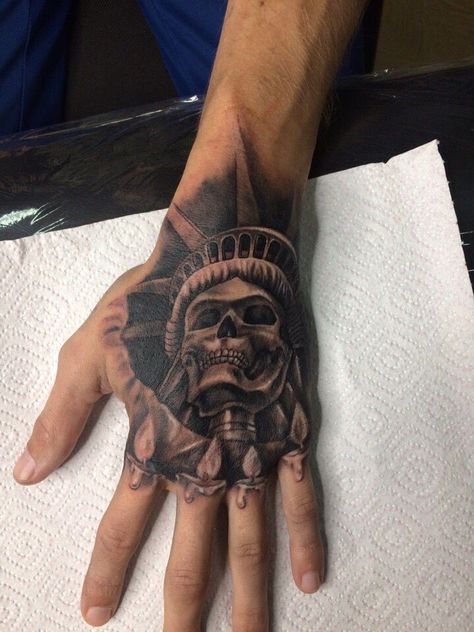 Statue Of Liberty Tattoo, Liberty Tattoo, Mangas Tattoo, Black Men Tattoos, Full Hand Tattoo, Creepy Hand, Reaper Tattoo, Hand Tats, Creepy Images