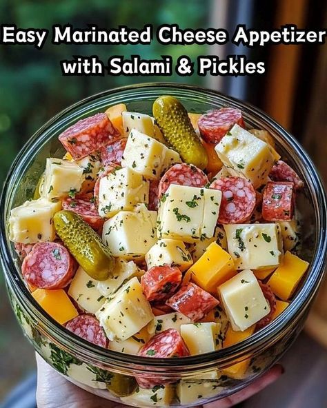 Marinated Cheese Appetizer, Appetizers Easy Dips, Marinated Cheese, Dude Food, Brunch Appetizers, Cheese Appetizer, Pickled Garlic, Cheese Cubes, Cheese Appetizers