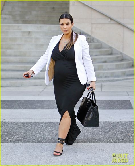 Kim Kardashian + dress Blazer Outfit Pregnant, Kardashian Pregnant, Outfit Pregnant, Kim Kardashian Pregnant, Celebrity Maternity Style, Kim Kardashian Dresses, Kim Kardashian Outfits, Kardashian Outfit, Kendall Style