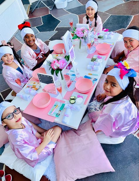 Spa Picnic Party, 6th Birthday Spa Party Ideas, Spa Bday Party For Kids, Spa Kids Birthday Party, Make Up Party Ideas Kid Birthdays, Spa Slumber Party Ideas, Girls Pamper Party Ideas, Spa Birthday Ideas, Pamper Party Ideas Kids