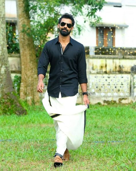 #pranav Mohanlal Lungi Mens Indian, Pranav Mohanlal, Malayalam Actors, South Fashion, Boys Poses, Mens Traditional Wear, Dental Posts, Guys Fashion Casual, Instagram Symbols