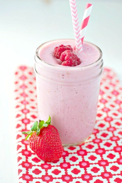 Cupid's Vanilla Berry Smoothie is an easy Valentine's Day breakfast for kids! Cold Sweets, Smoothie For Kids, Raspberry Smoothie Recipes, Apricot Smoothie, Kids Valentines Day, Berry Smoothie Recipe, Smoothies For Kids, Raspberry Smoothie, Kids Valentines