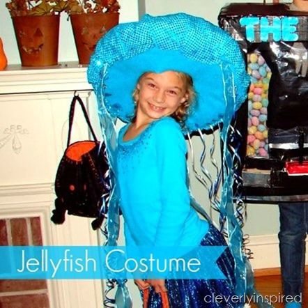 handmade jellyfish costume @cleverlyinspiredcv Diy Jellyfish Costume, Medusa Animal, Jellyfish Halloween Costume, Jellyfish Halloween, Sea Costume, Diy Jellyfish, Jellyfish Costume, Handmade Halloween Costumes, Awesome Costumes