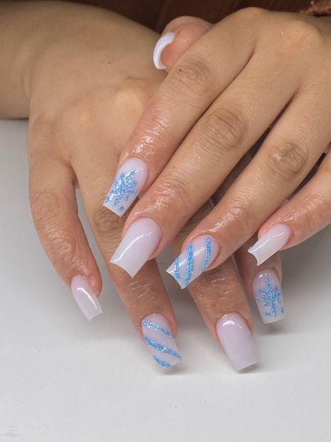 White Christmas Nails Coffin Short, Blue Short Christmas Nails, Winter Nails White And Blue, Light Blue Nails Christmas, Winter Christmas Nails Blue, Christmas Nails Acrylic Blue, Simple Christmas Nails Blue, Baby Blue Winter Nails Acrylic, Winter Nails Blue And White