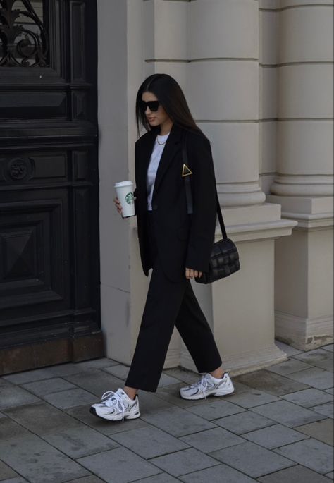 Shoes With Suit Women, New Balance Trousers Outfit, Business Casual Outfits New Balance, Black Suits With Sneakers Women, New Balance Corporate Outfit, New Balance Classics Outfit, New Balance Business Casual, How To Style New Balance 530 Woman, Sneaker Outfits For Work