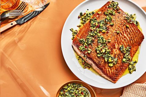 Seared Salmon with Pistachio Pesto Seafood Main Course, Pesto Food, Easy Fish Dinners, Pistachio Pesto, Seared Salmon, Summer Recipes Dinner, Fish Dinner, Cooking Salmon, Pesto Recipe