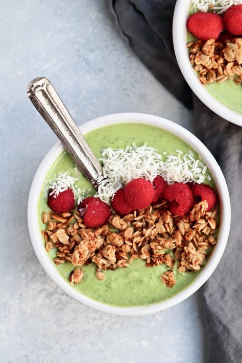 super green yogurt smoothie bowl Yogurt Smoothie Bowl, Keto Diet Benefits, Keto Diet Snacks, Keto Diet List, Ketosis Diet, Starting Keto Diet, Keto Fat, Low Carb Vegetables, Keto Food List