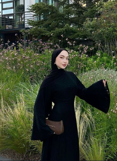 Amazing Outfits Designs for women Black Abaya Outfit, Feminine Aesthetic Outfits, Modest Girly Outfits, Estilo Hijab, Why Her, Muslim Outfits Casual, Muslim Fashion Hijab Outfits, Hijabi Fashion Casual, Winter Fashion Outfits Casual