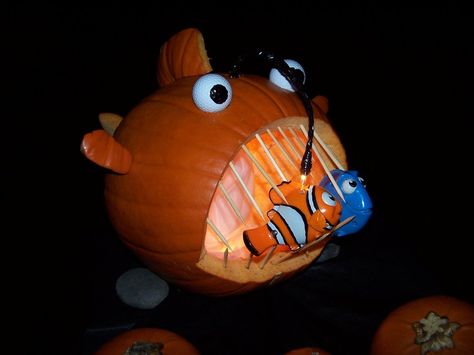 Silly Pumpkin Carving, Finding Nemo Pumpkin, Nemo Pumpkin, Fish Pumpkin, Pumpkin Fish, Silly Pumpkin, Pumpkin Painting Party, Sea Ideas, Pumpkin Carving Contest