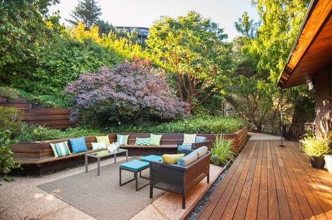 16 Extraordinary Mid-Century Modern Patio Designs You'll Fall In Love With Mid Century Modern Island, Mid Century Backyard, Outdoor Grilling Area, Midcentury Patio, Mid Century Modern Backyard, Mid Century Modern Patio, Joseph Eichler, Mid Century Outdoor, Sunset House