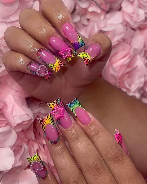 #nails #nailart #nailtech #nailsoftheday #pinknails #nailsart #baddienails #naildesign #summernails #fashion #style #summervibes #inspo Lisa Frank Inspired Nails, Lisa Frank Nails Acrylic, Cute Duck Nails, Lisa Frank Birthday, Lisa Frank Nails, Zebra Nails, Long Acrylic Nail Designs, Hard Nails, Duck Nails