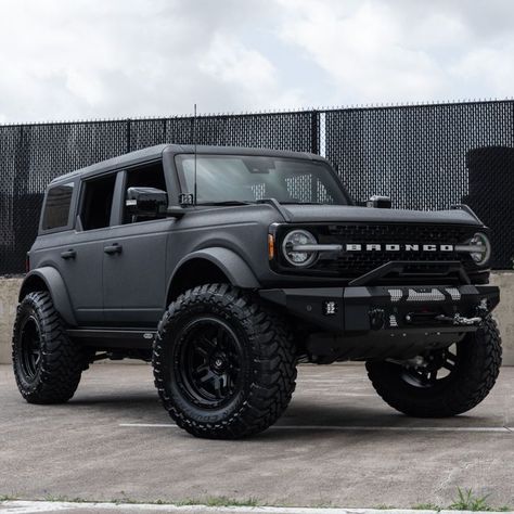 Blacked Out Bronco Sport, 2022 Ford Bronco Wildtrak, Bronco Matte Black, 2022 Ford Bronco Lifted, New Bronco Lifted, New Ford Bronco 2022, Ford Bronco Mods, Ford Bronco New, Blacked Out Ford Bronco