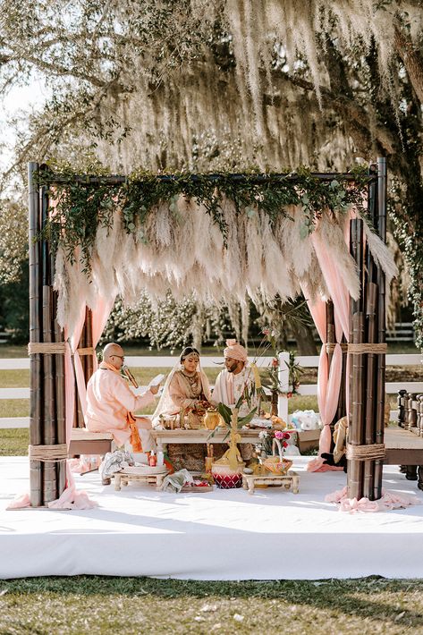 Simple Wedding Mandap, Rustic Mandap, Mandap Decoration, Mandap Design, Ideas For Weddings, Indian Wedding Decor, Hindu Wedding Ceremony, Hindu Ceremony, Mandap Decor