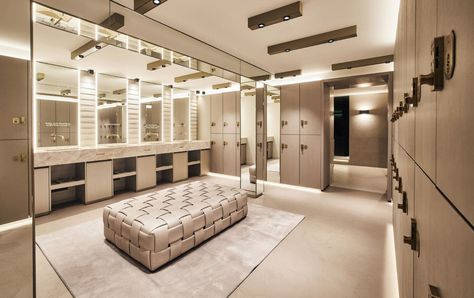 Luxury Locker Room, Open Gym, Room Gym, Restroom Design, Key Projects, Activity Room, Hiit Workouts, Changing Room, Pool Bar