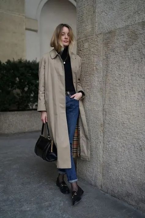 70+ Chic Loafers Outfit Ideas [2024]: How To Style Loafers Women - Girl Shares Tips How To Style Loafers Women, Trenchcoat Outfit, Trench Outfit, Coat Outfit Casual, Spring Trench Coat, Pijamas Women, Loafers Outfit, Trench Coat Outfit, Burberry Outfit