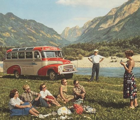 1950's Picnic summer vintage nature retro picnic bus old photos 1950's Vintage Summer Photography, Vintage Camping Photos, Picnic Pictures, Vintage Road Trip, Camping Photo, Vintage Picnic, Ancestry Genealogy, Colored Glasses, Vintage Camping