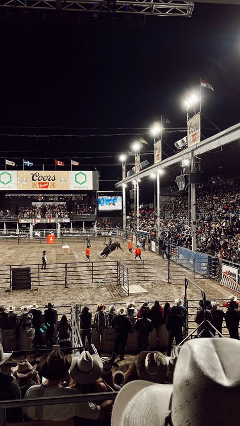 Pbr Aesthetic, Western Vibes Wallpaper, Rodeo Wallpaper, Barrel Racing Aesthetic, Rodeo Pics, Rodeo Aesthetic, Cowboy Photography, Texas Life, Country Aesthetic