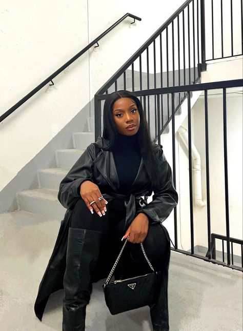 Turtle Neck Outfit Black Woman, Coat Outfit Black Women, Trench Coat Outfit Black Women, Office Outfits Black Women, Leather Jacket Outfit Winter, Bad And Boujee Outfits, Black Leather Jacket Outfit, Winter Jacket Outfits, Womens Black Coat