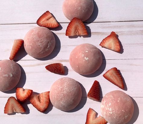 Pink Mochi, Mochi Recipes, Breakfast Popsicles, Strawberry Mochi, Mochi Ice, Mochi Recipe, Japanese Desserts, Mochi Ice Cream, Premium Ice Cream