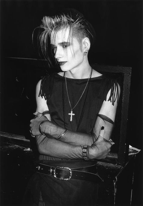 The men of goth and post-punk are undeniably some of the most beautiful male specimens to have graced a stage or have played an instrument. In fact, some of them wear… John Koviak, Western Punk, Trad Goth Outfits, Traditional Goth, Underground City, 80s Goth, Goth Bands, Estilo Hipster, Goth Guys