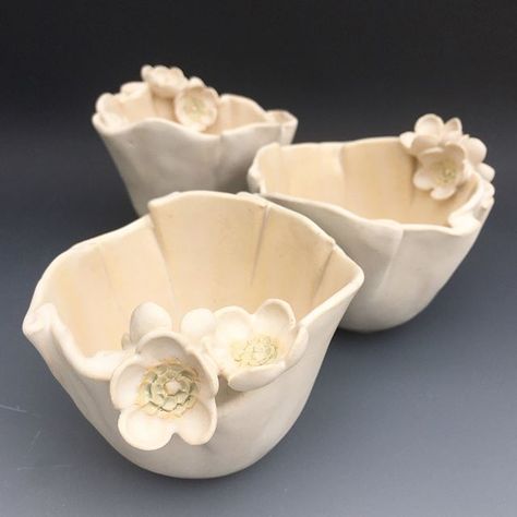 hello, Spring. . #ceramic #pottery #smallbatch #sweet #simple #happy #blossoming #littlethings #makersgonnamake #homedecor #eugeneoregon #pnw #springtime #ceramique #seramik #keramik #Regram via @shellyfredenbergstudio Ceramic Pinch Pots, Pottery Handbuilding, Tanah Liat, Slab Pottery, Hand Built Pottery, Pottery Classes, Clay Design, Pottery Designs, Hello Spring