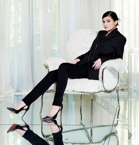 How 20-Year-Old Kylie Jenner Built A $900 Million Fortune In Less Than 3 Years Kylie Jenner Youngest Billionaire, Youngest Billionaire Aesthetic, Kylie Jenner Business Aesthetic, Kylie Billionaire, Kylie Jenner Billionaire, Stylizacje Kylie Jenner, Youngest Billionaire, Forbes Cover, Ceo Aesthetic