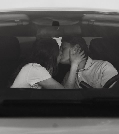 Couple And Car Photoshoot, Car Make Out Sessions, Duo Car Pics, Couples Photoshoot Car, Couple Photos With Car, Couples In Car, Couples Photoshoot Night, Couple In Truck, Car Photoshoot Couple