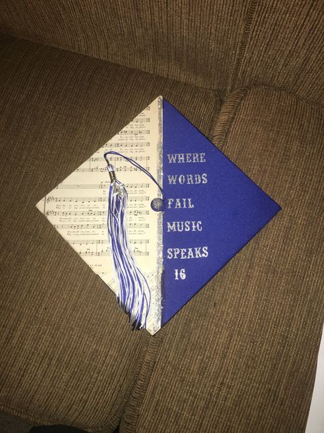 Piano Graduation Cap, Best Graduation Cap Ideas, Hs Grad Cap, Music Grad Cap Ideas, Grad Cap Ideas Music, Band Graduation Cap, Music Grad Cap, Graduation Cap Designs Music, Music Graduation Cap