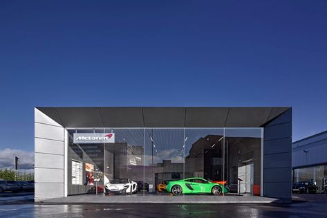 McLaren showing their class with first Scottish dealership - Daily Record Car Dealership Design, Car Showroom Architecture, Garage Door Christmas Decorations, Garage Shoe Storage, Car Showroom Interior, Car Showroom Design, Mclaren F1 Team, Garage Renovation, Car Workshop