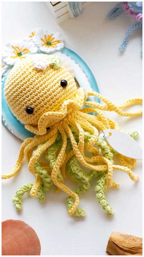 Crochet Jellyfish Amigurumi Free Pattern - Free Amigurumi Crochet Plush Jellyfish, Giant Jellyfish Crochet Pattern Free, Jellyfish Plush Pattern, Crochet Jelly Fish Tutorial, Crochet Jellyfish Free Pattern Easy, Crochet Jellyfish Free Pattern, Crochet Aquarium, Crochet Sea Animals, Jellyfish Amigurumi