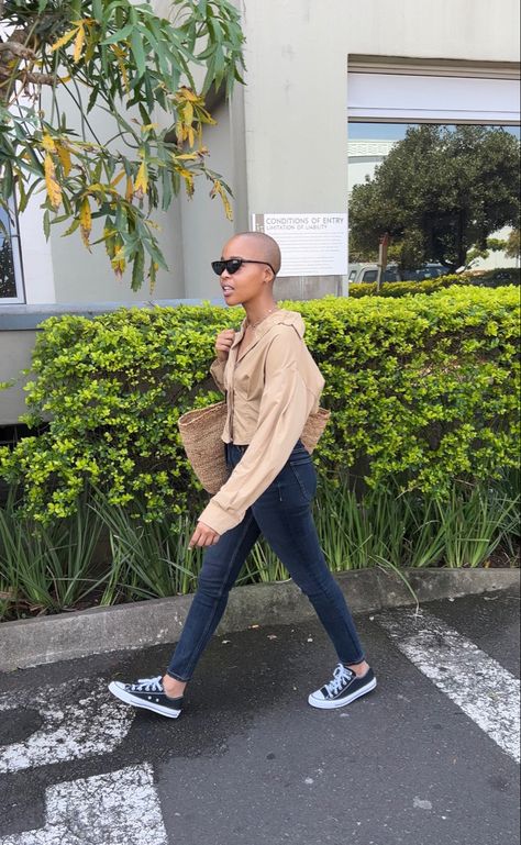 Bald Women Aesthetic, Bald Women Fashion, Real Women Fashion, Bald Head Women, Exotic Women, Ideal Beauty, Bald Hair, Twist Styles, Bald Women